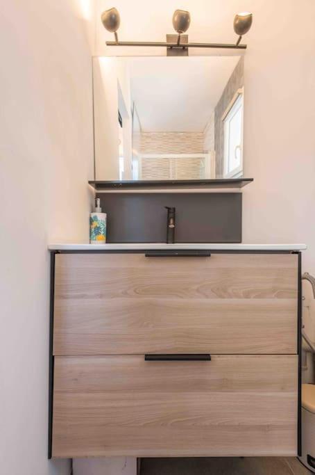 Aux Studio Sous Les Oliviers Netflix Et Disney Plus Contes (Alpes-Maritimes) Exterior foto